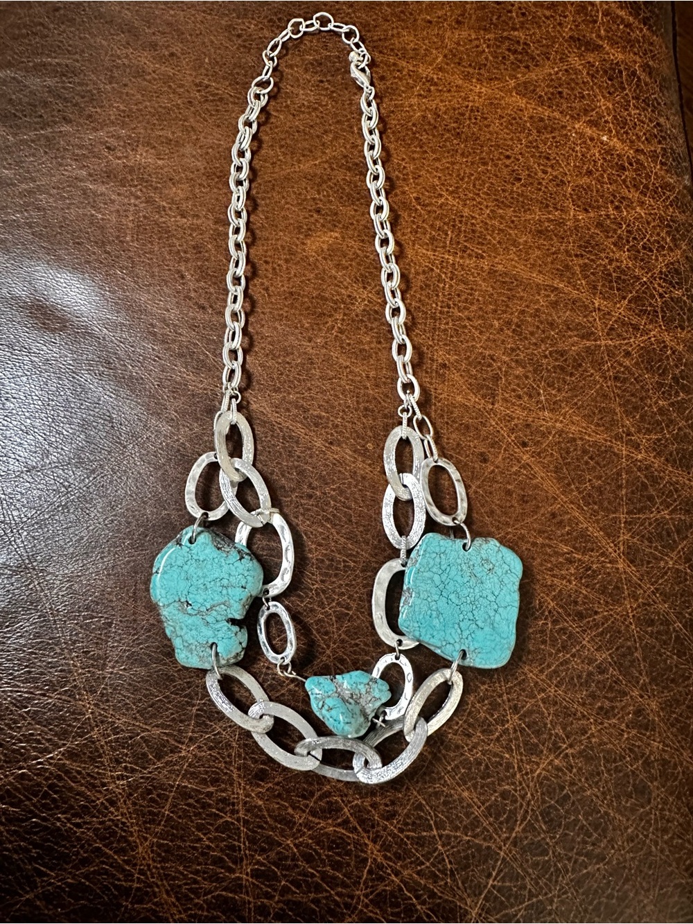 Magnesite Silver tone Link Necklace with Stone Accents